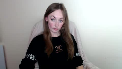 Snapshot of liasais_ chatting on 05/20/26, 12:22 Lia online show from 05/20/26, 12:22