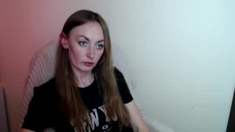 Snapshot of liasais_ chatting on 06/05/26, 12:00 Lia online show from 06/05/26, 12:00