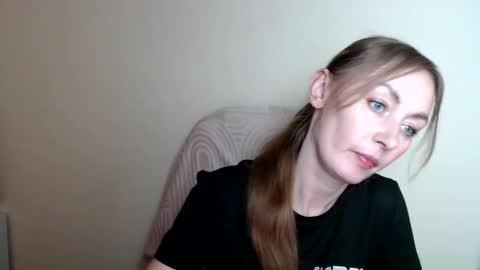 Snapshot of liasais_ chatting on 06/06/26, 12:21 Lia online show from 06/06/26, 12:21