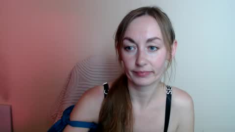 Snapshot of liasais_ chatting on 06/28/26, 12:33 Lia online show from 06/28/26, 12:33