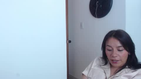LIA TAYLOR  online show from 01/17/25, 07:05