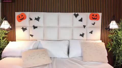  LIA TINK  online show from 10/31/25, 05:25