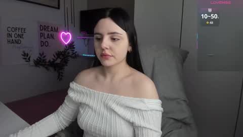 Lia online show from 11/24/25, 08:36