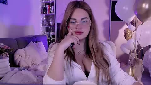 libra_mia online show from 10/13/25, 04:12