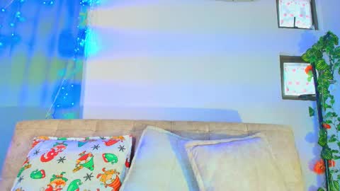 Valentina Hall online show from 12/17/25, 11:38