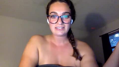 Snapshot of lickit19375 chatting on 11/05/25, 10:32 lickit19375 online show from 11/05/25, 10:32
