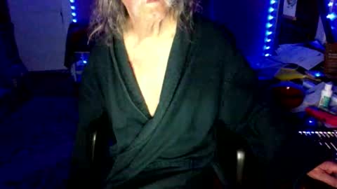 Snapshot of lickyouryoni chatting on 10/28/25, 02:42 LickYourYoni online show from 10/28/25, 02:42