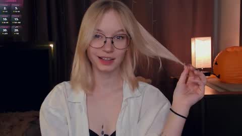 Snapshot of lidiaklemencic chatting on 10/21/25, 07:36 Ann online show from 10/21/25, 07:36