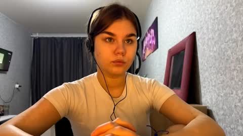 Anna online show from 12/05/25, 03:52