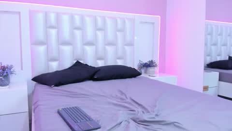 Lia  online show from 04/18/26, 07:07