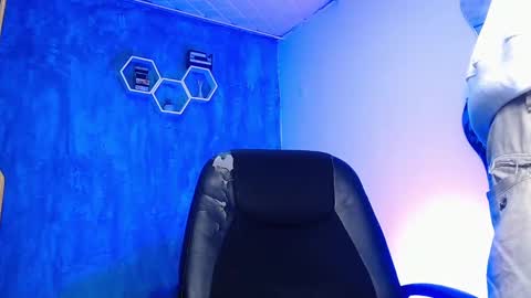 Daniel online show from 02/16/25, 12:54