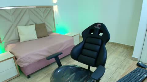 LIAH  online show from 01/30/25, 06:00