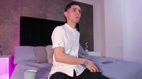 L I I A M online show from 02/14/25, 04:58