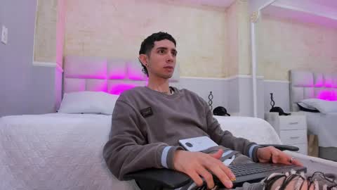 L I I A M online show from 03/04/25, 05:32