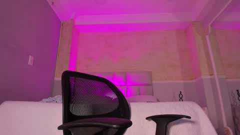 L I I A M online show from 03/04/25, 08:35