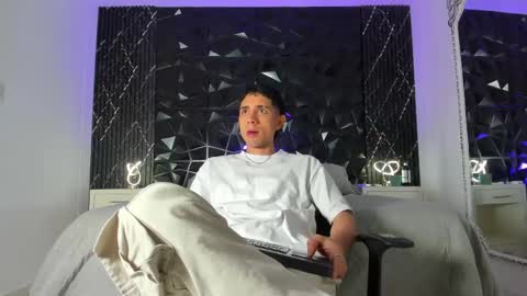 L I I A M online show from 03/10/25, 10:48