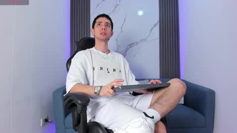 L I I A M online show from 09/10/25, 02:28