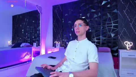 L I I A M online show from 09/12/25, 09:59