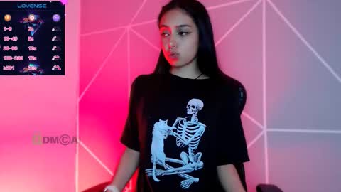 Snapshot of liilylouise chatting on 10/27/25, 12:53 Liliana online show from 10/27/25, 12:53