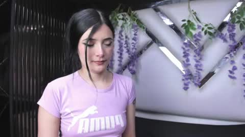 Snapshot of liinzy_rouse chatting on 07/10/26, 04:53 Brittany online show from 07/10/26, 04:53