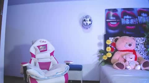 Snapshot of lika_little3 chatting on 06/08/26, 12:58 Liika online show from 06/08/26, 12:58