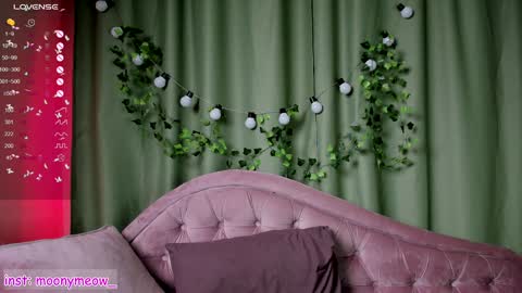 Snapshot of lika_moon chatting on 02/04/25, 07:18 Lika online show from 02/04/25, 07:18