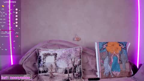 Snapshot of lika_moon chatting on 02/26/25, 02:59 Lika online show from 02/26/25, 02:59