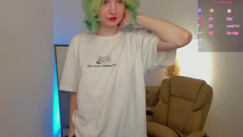 Snapshot of lika_sky chatting on 05/18/26, 06:08 lika_sky online show from 05/18/26, 06:08