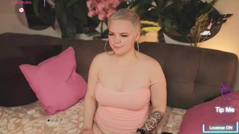 Snapshot of likaaberry chatting on 10/17/25, 02:59 likaaberry online show from 10/17/25, 02:59