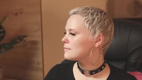 likaaberry online show from 11/18/25, 12:31