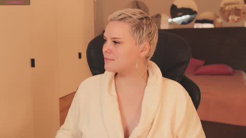 likaaberry online show from 11/25/25, 11:43