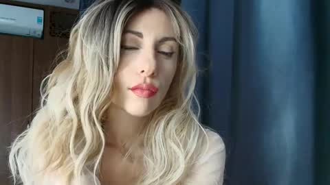 Mia                   Onlyfans link -  online show from 02/10/25, 03:03