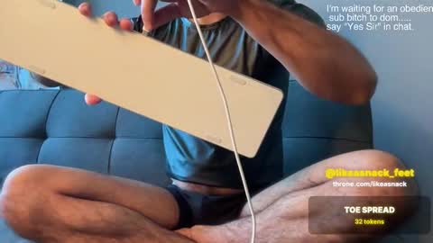 likeasnack online show from 11/17/25, 04:35