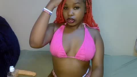 Snapshot of lil__cupcake chatting on 07/19/26, 04:44 lil__cupcake online show from 07/19/26, 04:44