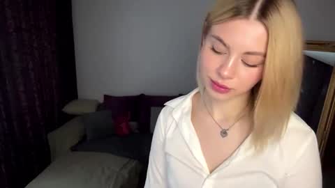 Elisa  online show from 09/11/25, 10:48