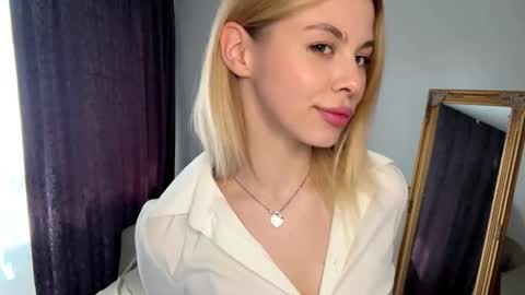 Elisa  online show from 09/12/25, 11:21