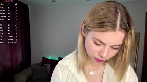 Elisa  online show from 09/19/25, 11:00