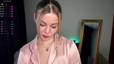 Elisa  online show from 10/26/25, 11:16