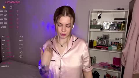 Elisa  online show from 11/03/25, 09:10