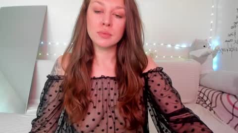 Snapshot of lil_foxy999 chatting on 06/25/26, 05:23 Alisa online show from 06/25/26, 05:23