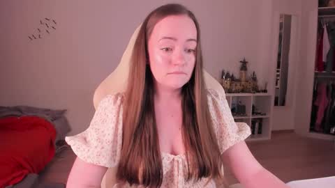 Snapshot of lil_happiness chatting on 11/12/25, 06:08 for free registration 3 online show from 11/12/25, 06:08