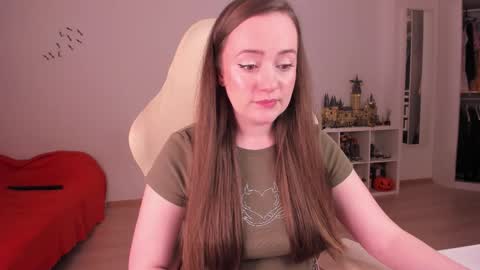 Snapshot of lil_happiness chatting on 11/24/25, 08:52 for free registration 3 online show from 11/24/25, 08:52