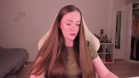 Snapshot of lil_happiness chatting on 12/01/25, 06:46 for free registration 3 online show from 12/01/25, 06:46