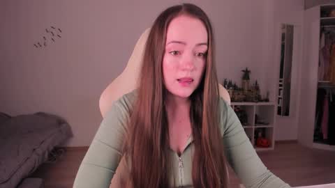 Snapshot of lil_happiness chatting on 12/02/25, 04:57 for free registration 3 online show from 12/02/25, 04:57