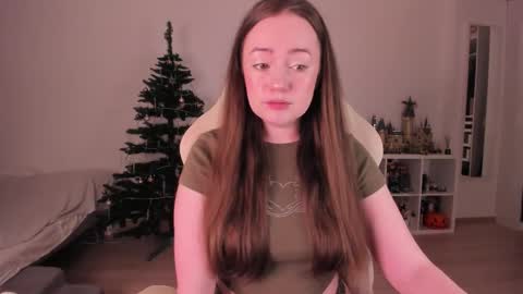 Snapshot of lil_happiness chatting on 12/18/25, 07:20 for free registration 3 online show from 12/18/25, 07:20