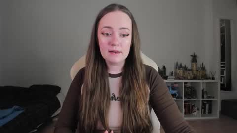 Snapshot of lil_happiness chatting on 02/11/26, 11:32 for free registration 3 online show from 02/11/26, 11:32