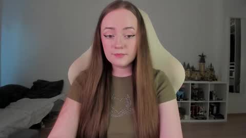 Snapshot of lil_happiness chatting on 03/15/26, 03:29 for free registration 3 online show from 03/15/26, 03:29