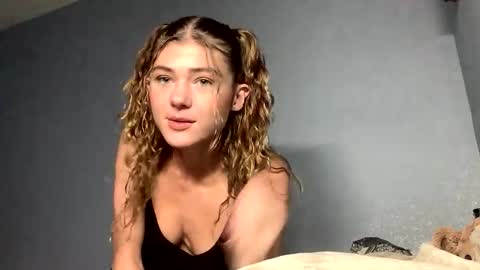 Snapshot of lil_luca chatting on 10/21/25, 01:17 lil_luca online show from 10/21/25, 01:17