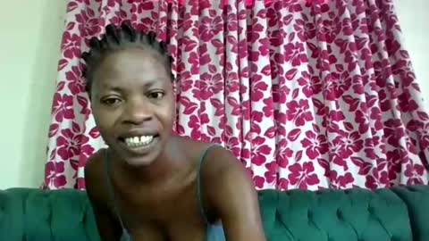 Snapshot of lil_paula chatting on 02/06/25, 05:14 serenity online show from 02/06/25, 05:14