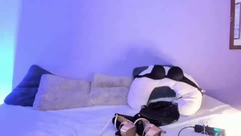 Lola online show from 03/11/25, 01:16